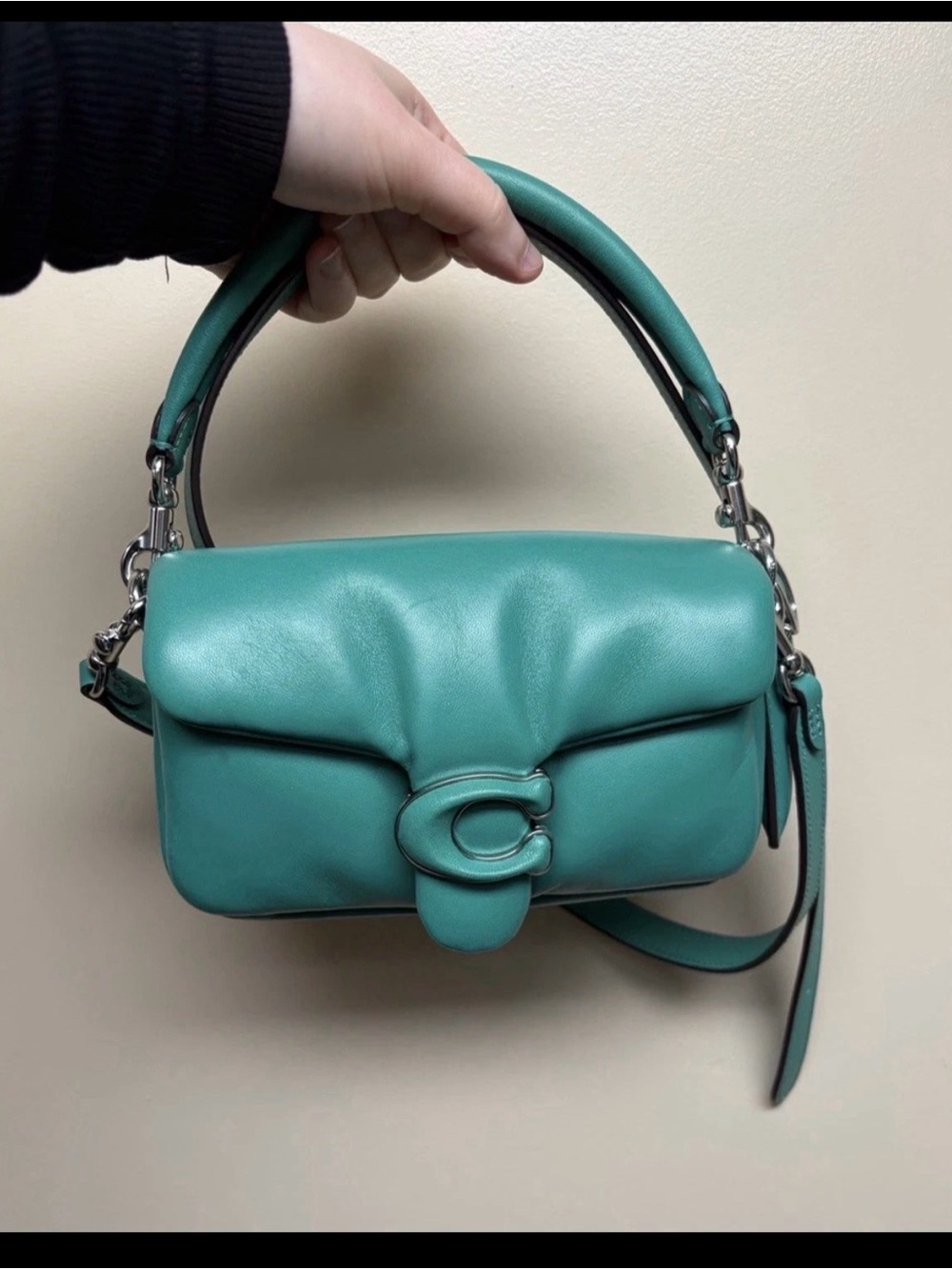 Coach Tabby Green Top Handle Bag
Turn Lock Silver Hardware
Detachable Strap